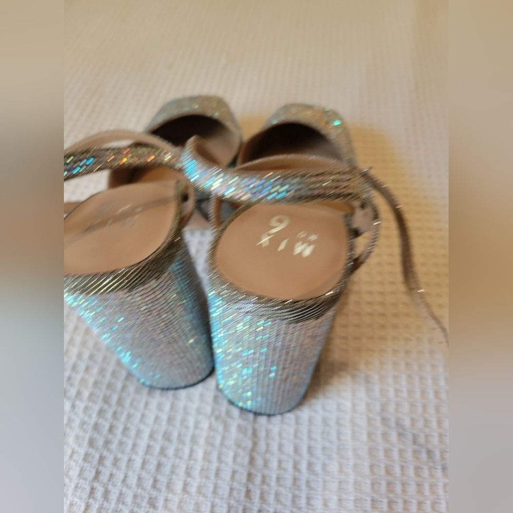 Elegant Glitter Block Heel Sandals - Picture 10 of 11